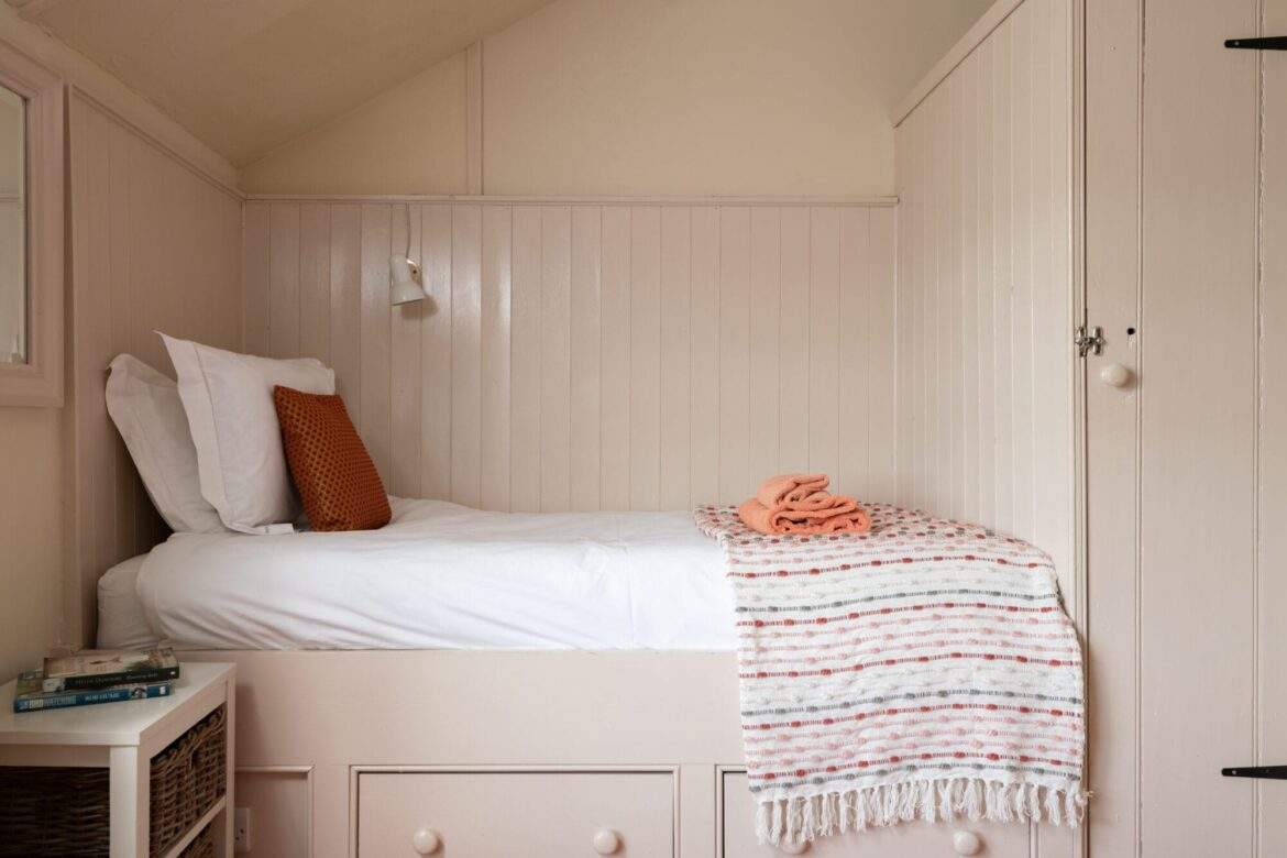 Hinds cabin bed Hinds cabin bed