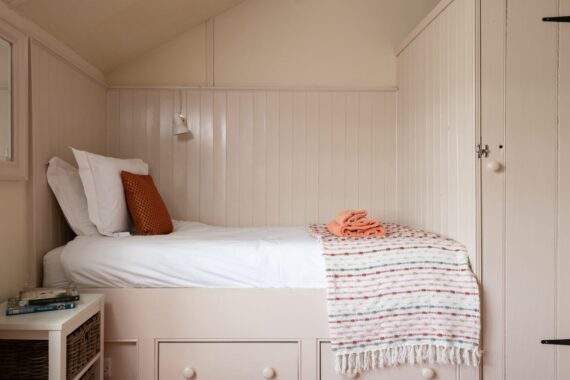 Hinds cabin bed Hinds cabin bed