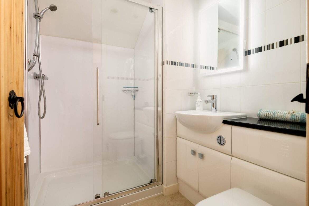 Hinds ensuite shower Hinds ensuite shower