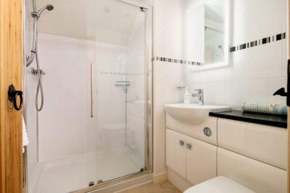 Hinds ensuite shower Hinds ensuite shower