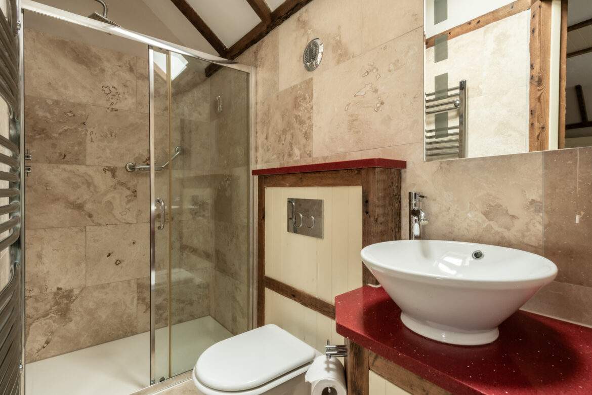 _MAR1407 Owl House ensuite twin shower room