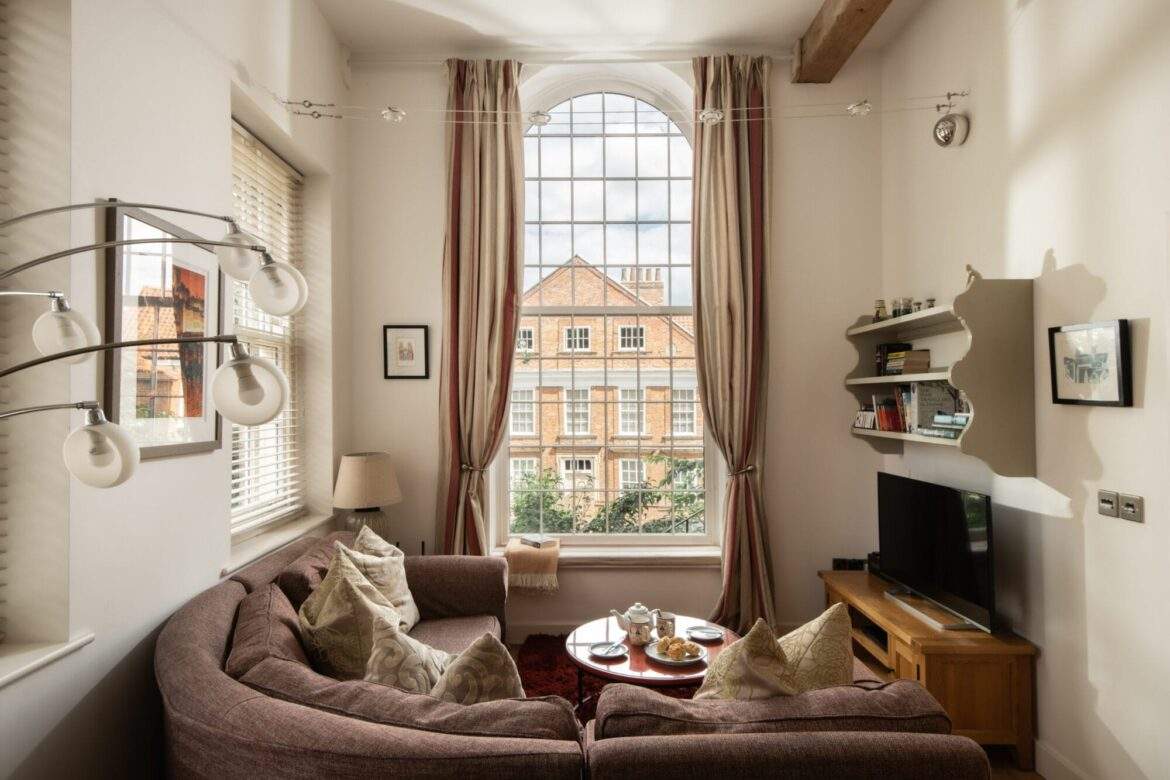 _MAR2537 York Malt House window-Edit York Old Brewery Malt House large living room window small edit