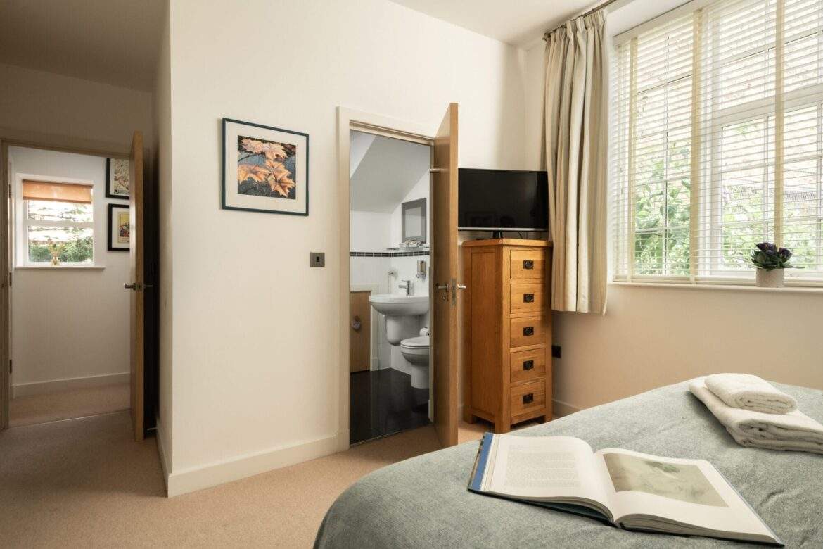 _MAR2667 York Malt House double showing ensuite York Malt House master bedroom showing ensuite