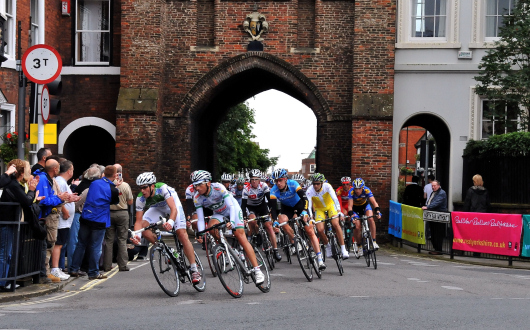 Cycling in the Tour de Yorkshire through Beverley